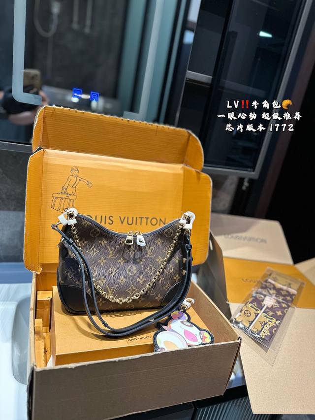 折叠飞机礼盒 Lv 牛角包 送挂件Lv老花牛角包 单肩斜挎中古 Vintage包包V老花村上隆限定薇薇安女包Lv老花限定 ！超美！好多网红潮人都在背 单肩斜挎背