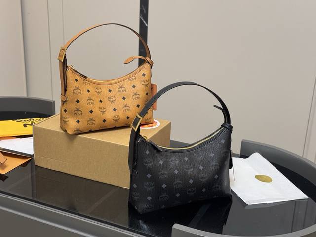 配飞机盒 Size：26Cm Mcm牛角包 新品 原单！青岛出品 Hobo首发 简单大方好搭配 快快种草吧！