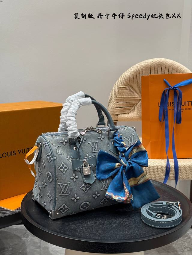 全套礼盒包装 复刻版 搭配丝巾！ 浮雕工艺 丹宁牛仔 Lvspeedy 铁脚手提枕头包 25Ss村上隆联名款 真漂亮啊 梦回千禧年 结合金属配件，俏皮中带点小华