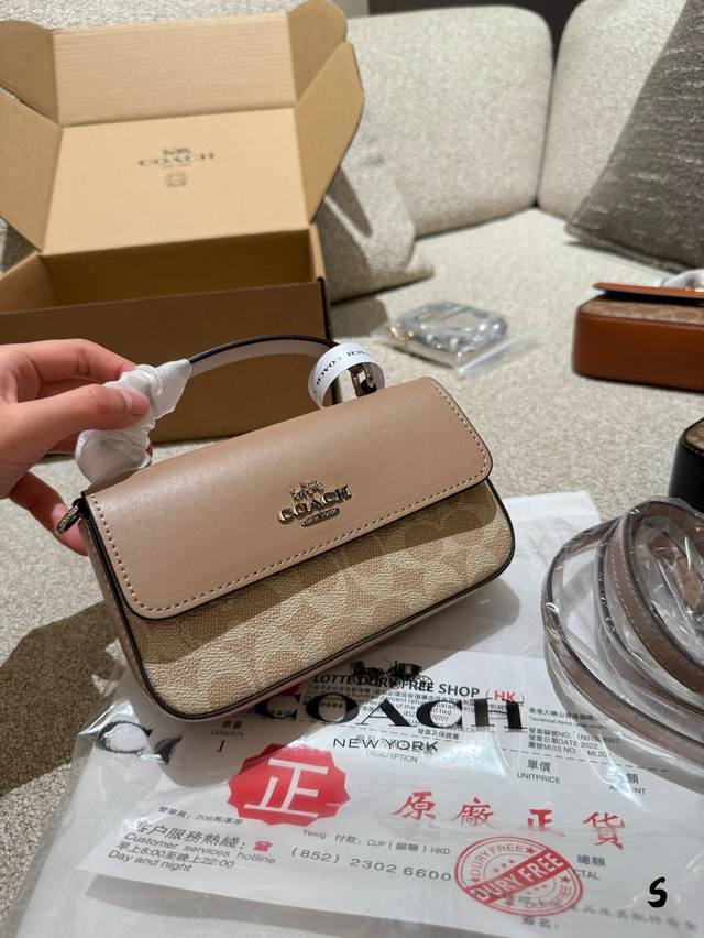 Coach 新品Josie 美式复 古小可爱 蔻驰新品小包包 精致与复古并存的时髦手机包，斜挎包 黑色光滑牛皮搭配经典老花帆布涂层百搭休闲复古感满满放下两部带壳