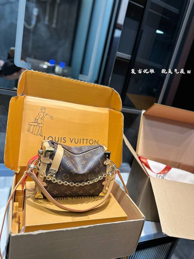 折叠飞机礼盒 Lv小箱子 谷爱凌同款 春夏秀款 可手提 可斜挎 宽肩带不要太好看！跳码芯片 尺寸：大号23 16 小号19 12