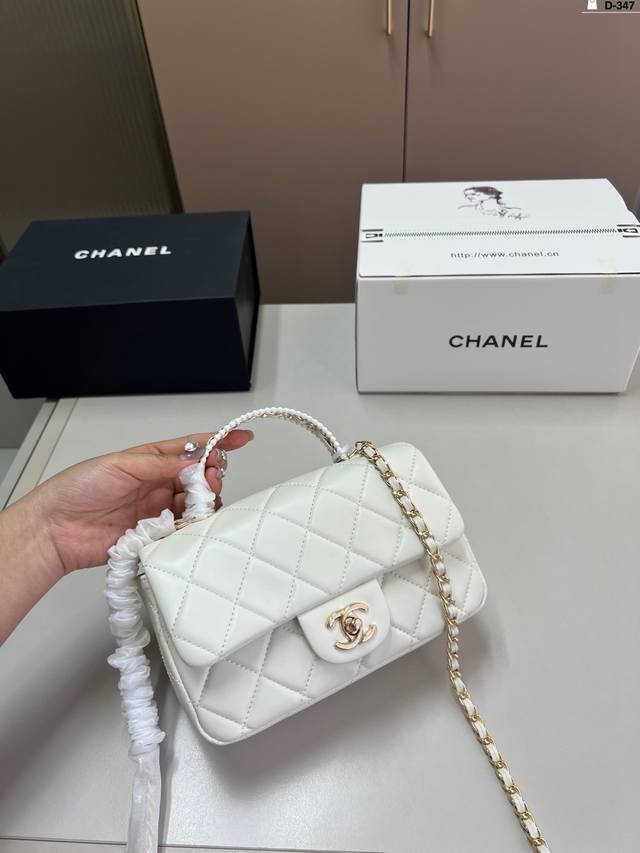 Chanel香奈儿手柄方胖子 可单肩，斜挎，尽显女人优雅气质 是一款超级百搭的休闲链条包 D-347尺寸20×11折叠盒飞机盒