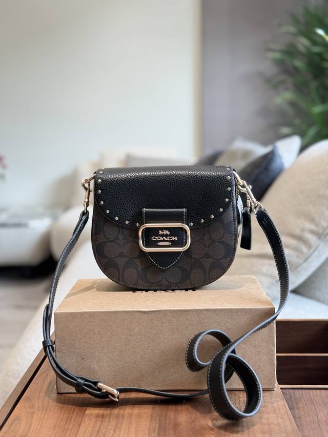 Coach马鞍包 铆钉半月包18Cm配盒子
