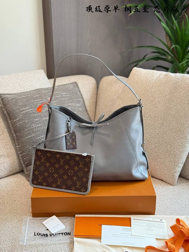 原版牛皮 谁不想拥有一个Lv新款All Dark Carryall啊...这个真的值得冲全黑羊皮.材质+老花肩带点缀，垂坠感超级好，直接拿捏松弛感慵懒随性百看不