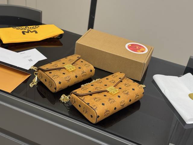 配飞机盒 顶级原版品质出货 Mcm 链条包 青岛原单 全套包装如图 保证实拍质量 Size：23*14Cm 大 18*13Cm 小