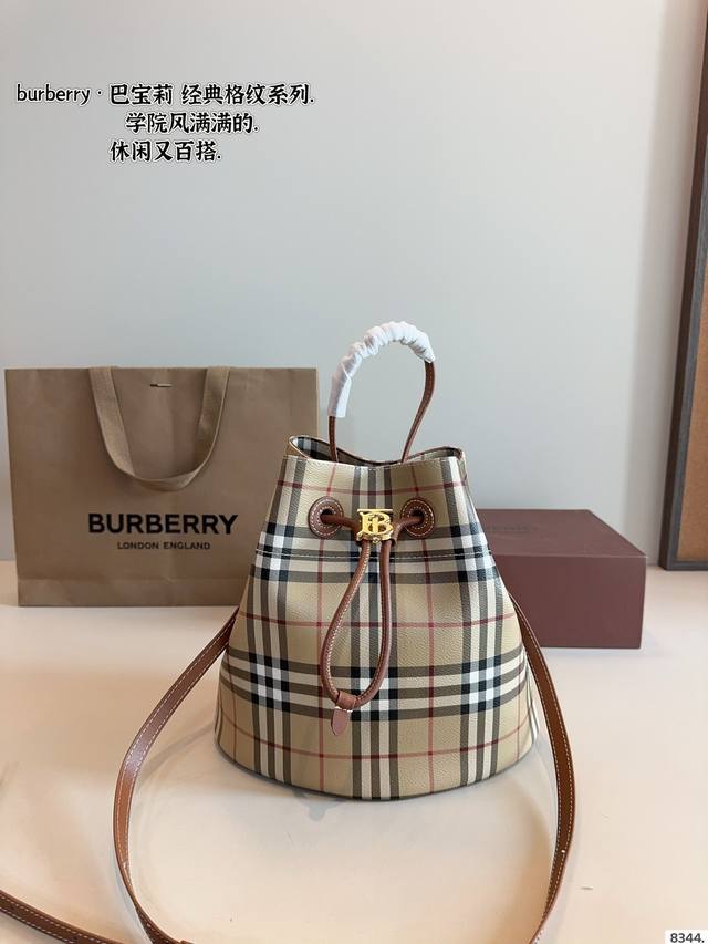 巴宝莉 Burberry 单肩水桶包这款真的是太经典啦 你们千呼万唤的款 怎么背都好看 质量超B 进口布料 Pk专柜品质 美妞必留款 趁着现货 抓紧留 尺寸: