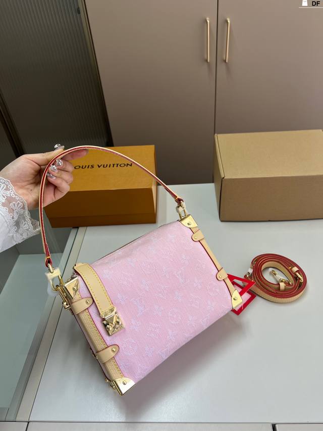 芯片版本 Lv软箱子Side Trunk 细节超级精致 优雅又不失硬朗～ Df 尺寸22×16折叠盒飞机盒