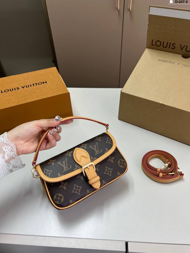 Lv路易威登法棍 迷你小法棍超级可爱 手拎斜挎都可以容量也很棒 D-247-2尺寸20×10折叠盒飞机盒