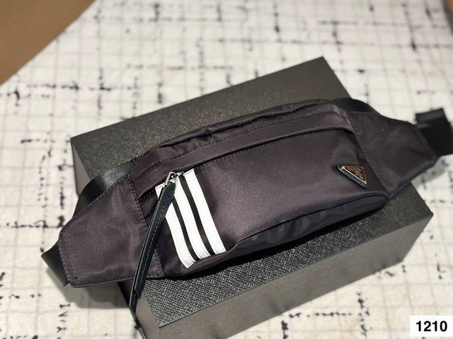 普拉达Prada 尼龙腰包胸包 很好搭衣服 配啥都搭 当之无愧的百搭之王 搭配任何风格完全没问题 尺寸：24.10