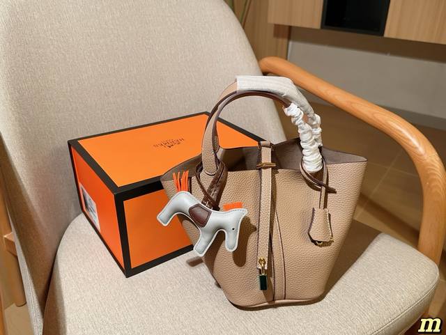 配送丝巾小马挂件 配送颜色随机不支持挑选 爱马仕Hermes Picotin Lock18菜篮子 贴心配送内胆 尺寸18Cm 礼盒包装