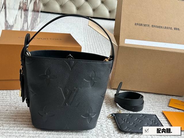 配内胆 配盒 Size:18*16Cm All In Bb重磅来袭新色 这谁看了不迷糊呀 没想到越看越喜欢 有两幅面孔 L家 Aii In Bb25Ss 水桶包