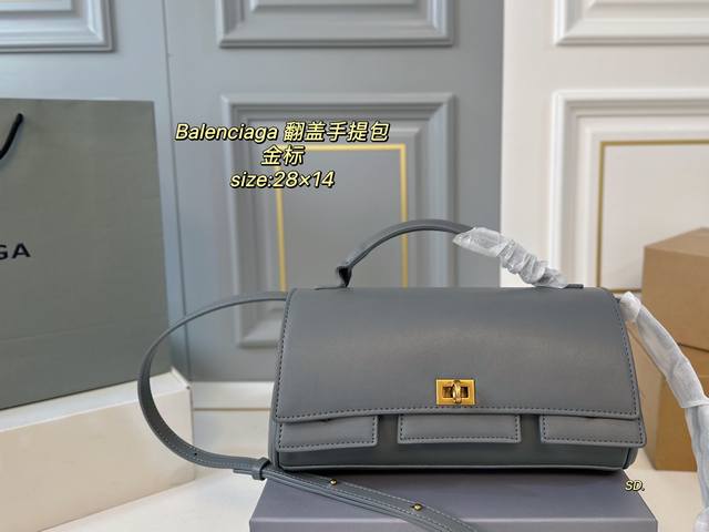 配盒 Size:28×14 Balenciaga 巴黎世家新款Rodeo翻盖手提包 皮质非常柔软细腻 纹路清晰 翻盖设计 空间超可 复古百搭 配可拆卸长肩带，多