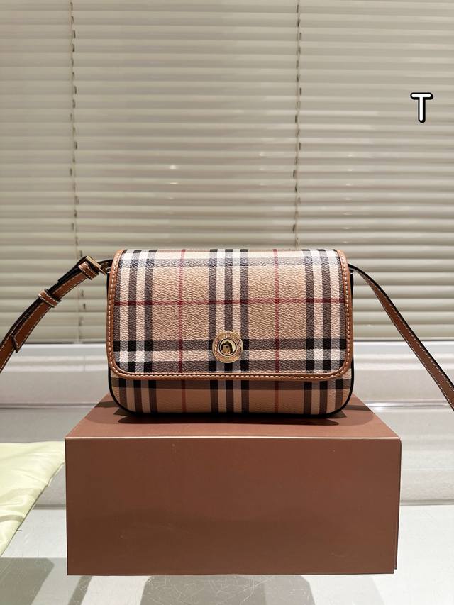 巴宝莉 Size：20.14 Burberry 斜挎包 高品质哦！ 腋下