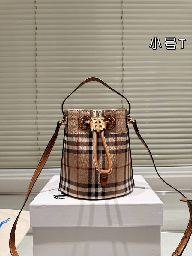 巴宝莉 Size：17.18 Burberry Tb水桶包 高品质哦！ 腋下