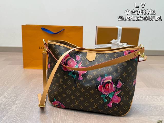 Lv中古托特包 非常稀少的盐系复古学院风 上身超级飒 不仅仙女可以背 男孩子背又是另一种感觉 尺寸：40 28