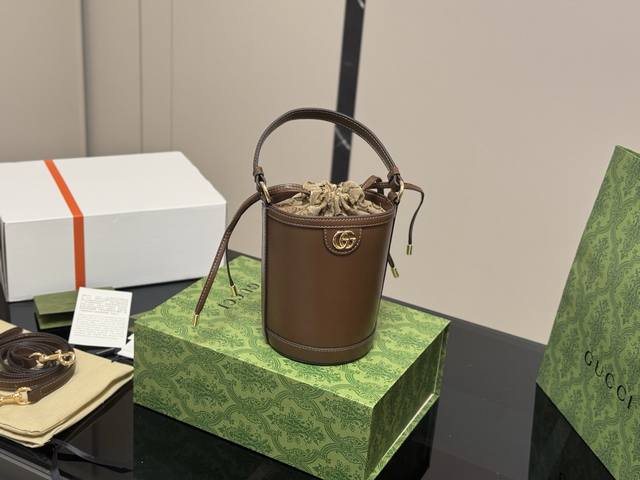 配折叠盒 Size：12*16Cm 古奇Ophidia水桶包 这款有多经典就不介绍啦 反正是百分百不会踩坑的 任何风格都可以驾驭 经典款是百分百值得入手