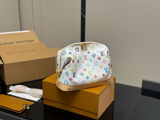 配双盒 [Pochette Cosmetique大号化妆包] M13743白色 村.上隆 本款Pochette Cosmetique化妆包以Monogram D