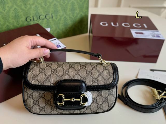 折叠盒 Size：23×13 Gucci 古驰1955手提马鞍法棍包 最火爆的马鞍包元素加上最时尚 肩带拆卸，手提斜挎～ 复古百搭今年妥妥的包王无疑了