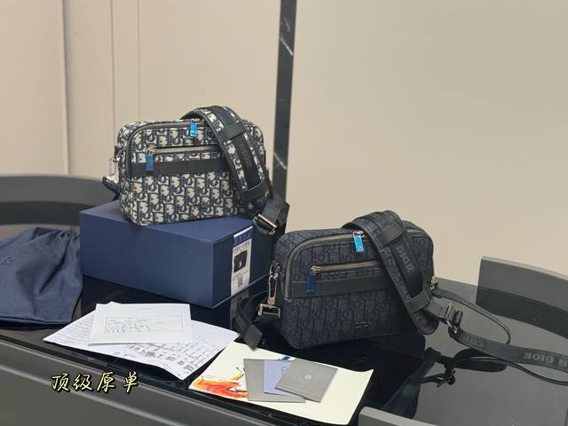 配原版盒 Size:22.15Cm 迪奥 原版老花相机包 复古很精致... 斜挎 腋下 想入老花的话 Wallet On Chain真的是不错的选择！