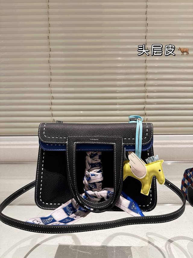 顶级原单 头层皮 爱马仕哈赞包！！当我们想到HermèS时，我们会想到经典的三巨头：伯金、凯利和康斯坦斯。但围绕着传奇H三巨头的排他性光环有可能让我们看不到其他
