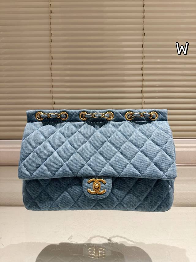 原版布 Chanel 链条腋下包 上身满满的惊喜 高级慵懒又随性 彻底心动的一只 Size: 30 20Cm 原版布 Chanel 链条腋下包 上身满满的惊喜 高级慵懒又随性 彻底心动的一只 Size: 30 20Cm