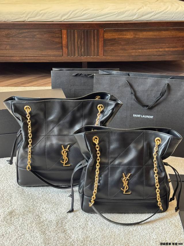 顶级原单 羊皮 Ysl 25 新款Jamie 4.3 Pochon 这个款式热度很高,黑金配色高级,包型时尚,容量足够,万物可装,坚版包型上身修长身形,自带慵懒 顶级原单 羊皮 Ysl 25 新款Jamie 4.3 Pochon 这个款式热度很高,黑金配色高级,包型时尚,容量足够,万物可装,坚版包型上身修长身形,自带慵懒