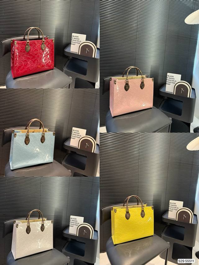 Lv漆皮托特百搭实用 可甜可盐 又酷又飒。逛街通勤,完全是可以驾驭的吖。 巨大袋身干净的外部线条 尺寸:34 27 货号55511 Lv漆皮托特百搭实用 可甜可盐 又酷又飒。逛街通勤,完全是可以驾驭的吖。 巨大袋身干净的外部线条 尺寸:34 27 货号55511