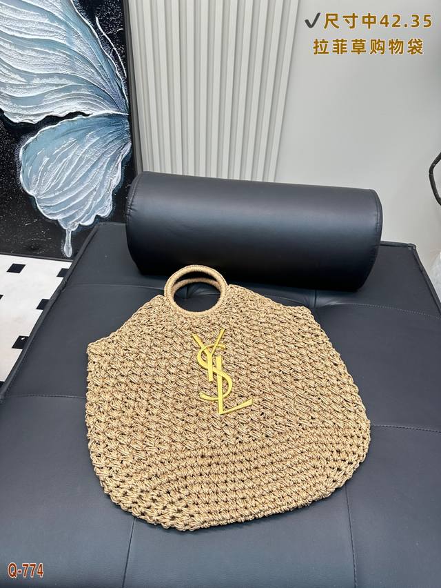 Ysl圣罗兰拉菲草编织购物袋 夏天背的包包真的太可爱了，背上一整个慵懒风 夏季沙滩腋下包 旅行拍照真的很Nice哦 每个小仙女夏季都应有一个草编购物袋菜篮子购物