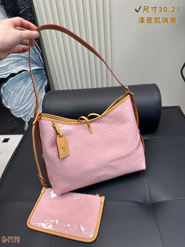 Lv漆皮 Carry All 背上秒变气质女神 容量杠杠的 日常出街完全拿捏！ 尺寸：30 21