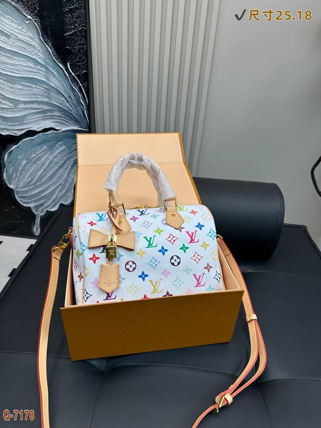配折叠盒 Lv Speedy村上隆波士顿枕头包经典重现，轻便又时尚~肩带可调节，可手提，可拆卸！ 浓浓复古风，时尚百搭，超级实用！ 尺寸 25.18