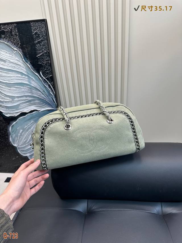 香奈儿Chanel中古包今天给大家介绍一款超赞的包包这是一只 Chanel的滚边保龄球 水洗牛仔材质 非常好打理 尺寸也适合绝大多数妹子的身型好用好看好搭配时下 香奈儿Chanel中古包今天给大家介绍一款超赞的包包这是一只 Chanel的滚边保龄球 水洗牛仔材质 非常好打理 尺寸也适合绝大多数妹子的身型好用好看好搭配时下