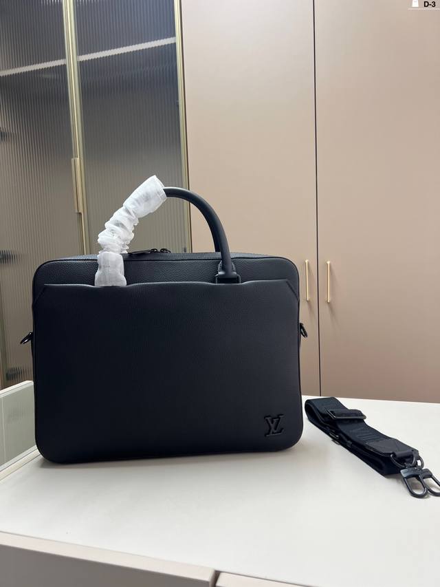 Lv路易威登男士公文包 可以斜挎可以手提 容量也很大，文件，电脑都可以放 D-3-2尺寸40×28