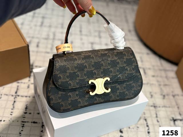 配盒 Size：22*12Cm Celine 超美腋下包 凯旋门 升级版 重新出货 复古性感百搭小包 赛琳不容错过！！ 牛皮皮质 这个冬天您离不开它！