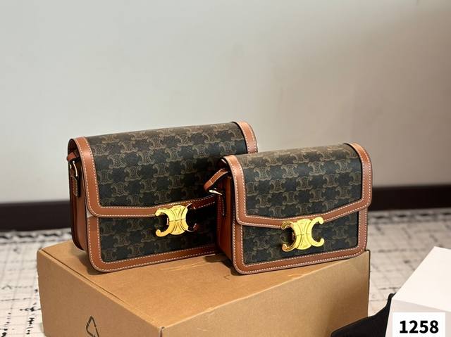 配盒 尺寸：23Cm*17 大 19Cm*15 小 Celine 凯旋门！ 很高端！很高级 老花色真的很高级！