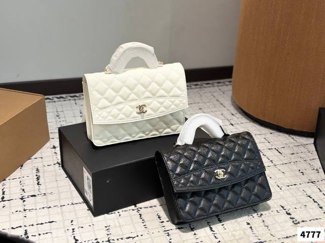 Chanel香奈儿 25C双肩小背包 25C 这个真的太喜欢 单肩斜挎手拎都可以自由调节，每种背法都没有违和感，后背应该春夏会更好看 尺寸 ：21.15Cm 配