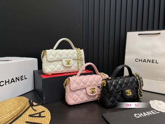 配折叠礼盒 香奈儿 25C Lp Chanel 淡金扣，能装，颜值抗打，每个设计都在我的心巴上！尺寸小巧，非常适合日常出行，手柄处设计简单大气，不仅外观时尚，内