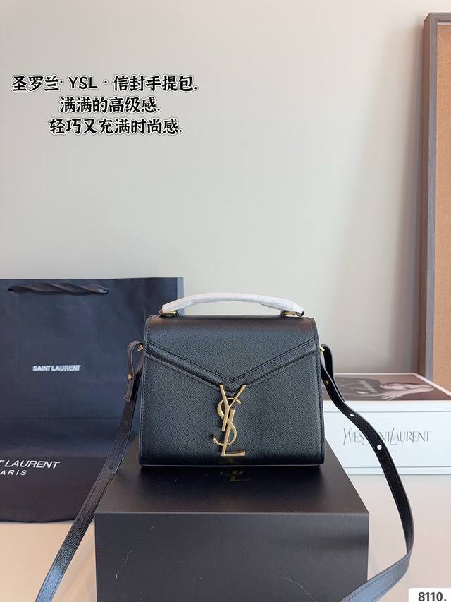 配礼盒. 圣罗兰Ysl Cassandra 手提邮差包 简约才是百搭公式。 复古又时髦,妥妥的街拍神器。 出街通勤都可。 容量很大,可肩背、斜挎。 搭配很显高级 配礼盒. 圣罗兰Ysl Cassandra 手提邮差包 简约才是百搭公式。 复古又时髦,妥妥的街拍神器。 出街通勤都可。 容量很大,可肩背、斜挎。 搭配很显高级