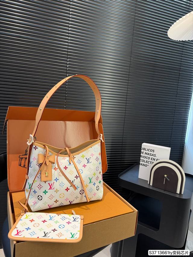 配飞机盒折叠盒子 Lv Carryall 变码芯片 Lv尤物人间白三彩真漂亮啊白三彩系列每一只都值得收藏，又可以搭配俏皮可爱下次想试试洒脱一点穿搭彩色老花 五彩