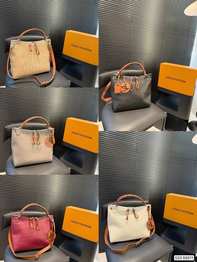 配盒子 Lv必买包款 Lv水桶包为数不多越看越耐看的包包 拥有超精细打孔的镂空感喜欢高级 不易撞款 柔软细腻 轻便 易打理包包的女生，此款比入手 尺寸：30 2