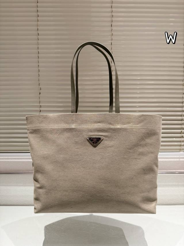 原版布 Prada单肩包 上身满满的惊喜 高级慵懒又随性 彻底心动的一只 Size： 35 30Cm