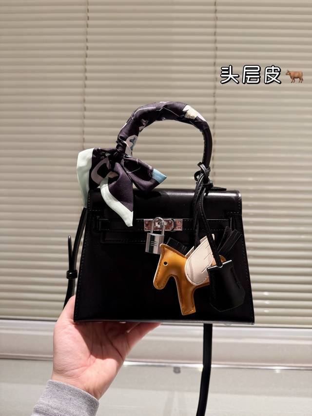 进口头层皮 HermèS凯莉包 独家经典火爆出货 集万千宠爱与一身 爱马仕 Birkin凯莉包 专柜万年不下架 原厂激光五金 各路时尚主播 网红 明星不离手 气