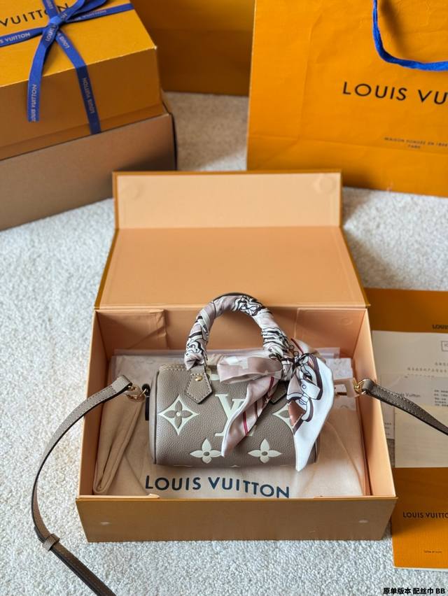 原单版本 配丝巾 Lv Speedy 枕头包 无论版型 内里和专柜毫无差别 真正原版复刻 内里可拆卸 火遍全球的爆款机场大包 机车女神包 明星同款 贵气而充满活