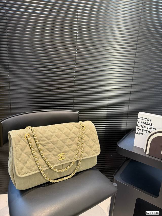 推荐款 外出旅行必备 香奈儿牛仔机场包 Chanel 香奈儿机场包 顶级材质 原版五金Logo ～ 网红街拍神奇 超级耐看 百搭 ～尺寸 43 25 货号684