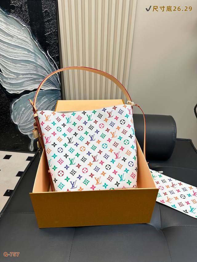 全套包装礼盒 Lv村上隆系列水桶包牛皮 芯片版 皮革肩带增添斜挎和肩背选择。可折叠设计实现廓形的自如收放，充裕空间成就日常佳选 尺寸：底26.29