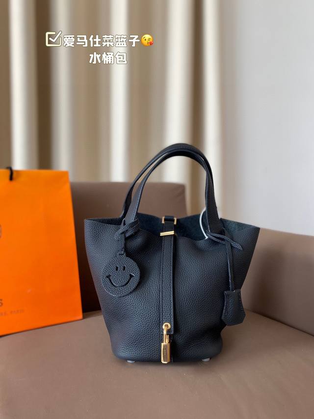 折叠盒 牛皮~ 如果出门仅可以带一个包包,那必然是爱马仕菜篮子奢侈品中的经典之作,春夏系列大号 代购版 爱马仕 如图配置 包身日本Zp 五金及印刻国内组装!媲美 折叠盒 牛皮~ 如果出门仅可以带一个包包,那必然是爱马仕菜篮子奢侈品中的经典之作,春夏系列大号 代购版 爱马仕 如图配置 包身日本Zp 五金及印刻国内组装!媲美