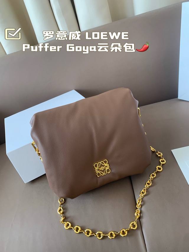 折叠盒 罗意威 Loewe Puffer Goya云朵包 新款充气面包 Goya 像面包一样胖嘟嘟像云朵一样软乎乎高级可爱又时髦 极简Logo采用超蓬松绒 搭配 折叠盒 罗意威 Loewe Puffer Goya云朵包 新款充气面包 Goya 像面包一样胖嘟嘟像云朵一样软乎乎高级可爱又时髦 极简Logo采用超蓬松绒 搭配