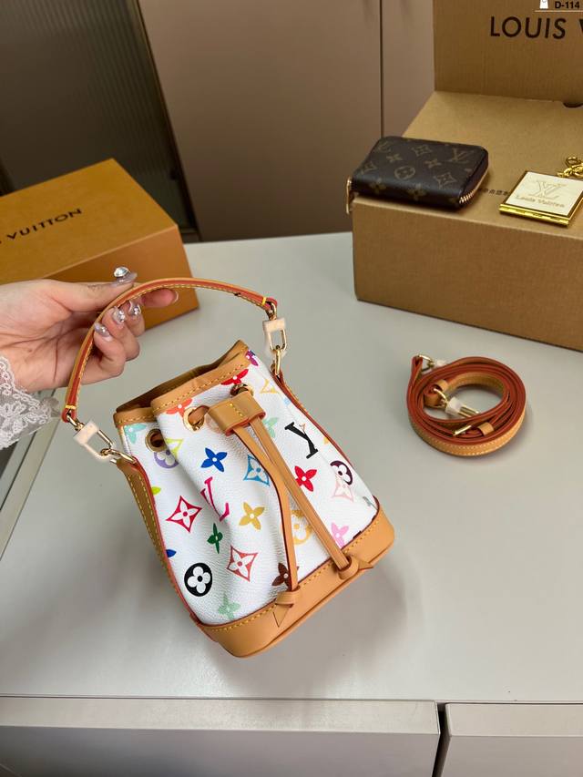 配卡包小镜子 Lv 水桶包 上身真的太太太有质感啦 日常逛街不要太吸晴 D-114尺寸13×16折叠盒飞机盒