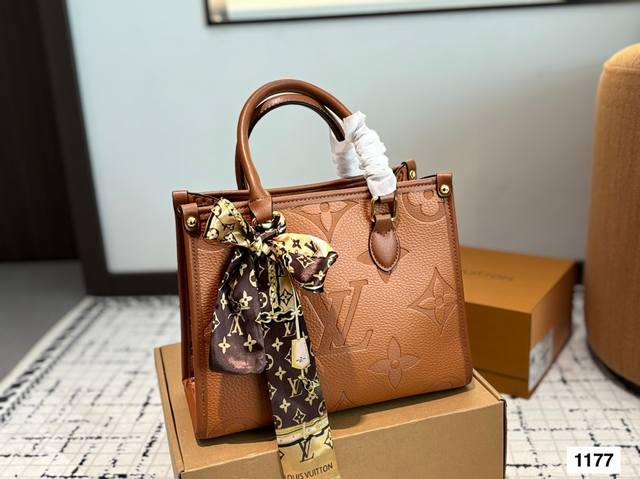 Lv Onthego 压字 丛林包 时尚托特包 折叠礼盒 Onthego妈咪袋 性价比之王这是一款超赞的包型,灵感来自于恶搞Lv的街头品牌,曾经的曾经,Loui Lv Onthego 压字 丛林包 时尚托特包 折叠礼盒 Onthego妈咪袋 性价比之王这是一款超赞的包型,灵感来自于恶搞Lv的街头品牌,曾经的曾经,Loui