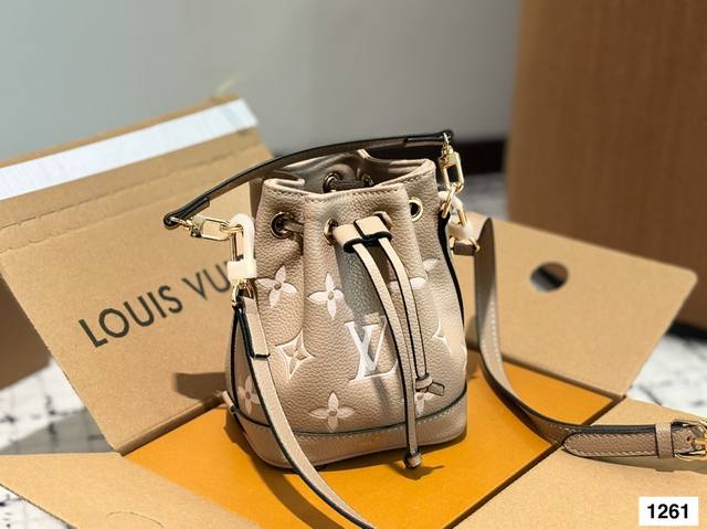双盒 2025 手提 代购级 Lv Mini小水桶包！不得不买的好货！老花Nano系列最夯超迷你水桶包！这只几乎身边朋友人手一只，太Q！ 配变色皮。做工极精致，