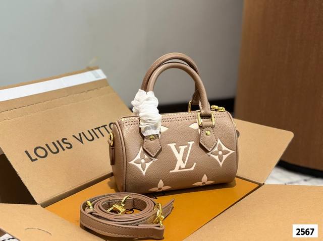 Lv Nano Speedy 16 枕头包 Lv 新款系列 枕头包 手袋,全网首发 Lv Speedy Nano 枕头包这款Retiro 手袋以标志性 经典永恒